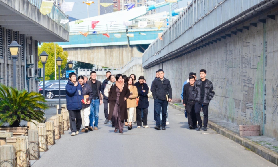 “走進(jìn)園區(qū)，共享未來(lái)”鏡湖區(qū)高層次人才服務(wù)企業(yè)雙向促進(jìn)對(duì)接交流活動(dòng)在園舉辦